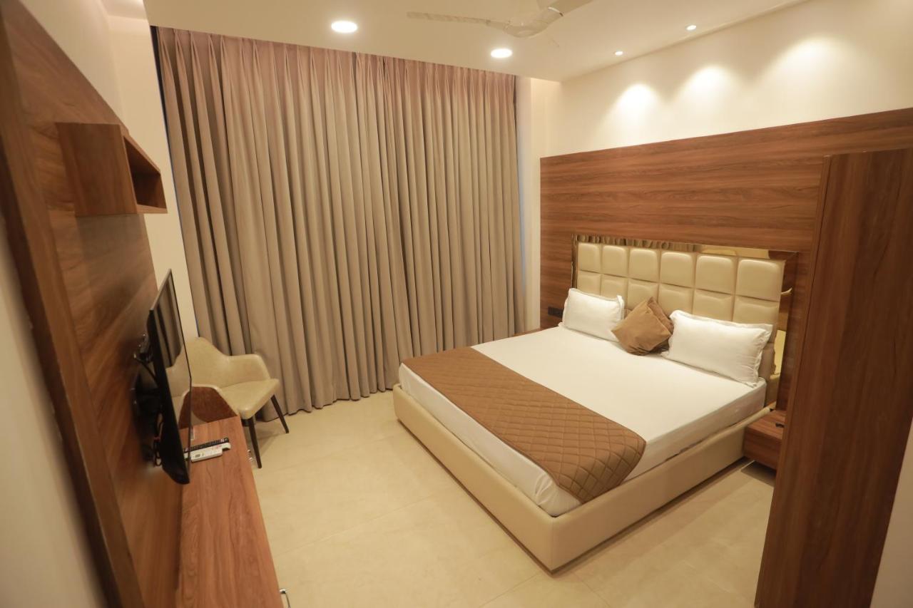 Ovel Hotel Ludhiana Exterior foto